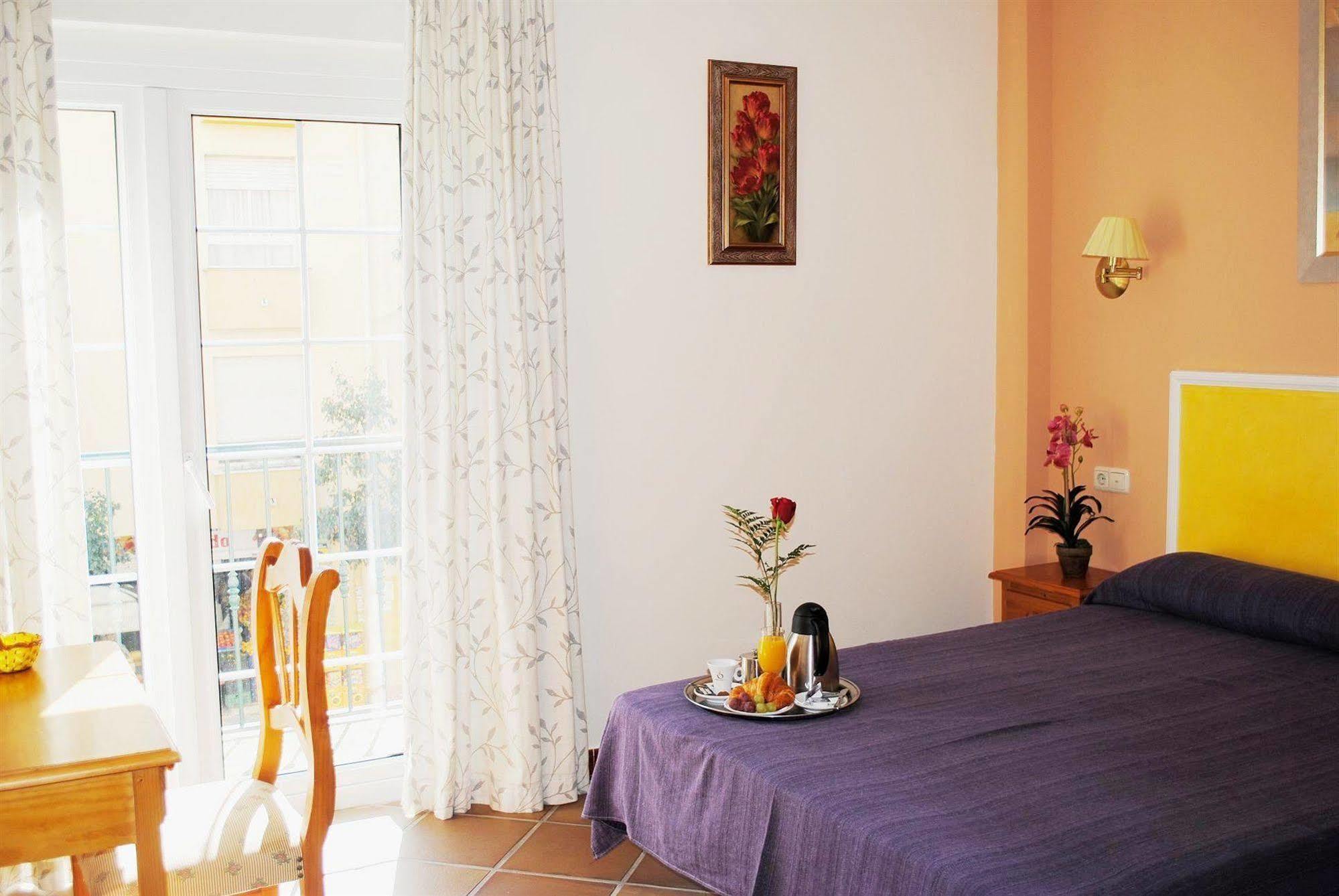 Hotel Maria Cristina La Cala Del Moral Екстериор снимка